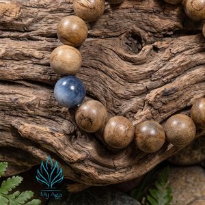 Bracelet unisexe exclusif en bois d'agar AL-SX-0016-12 avec 3 perles de corail bleu et 14 perles de bois d'agar naturel de 12 mm en provenance du Vietnam - Product Image 3