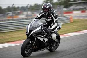 Conjunto de Chaqueta y Pantalones de Cuero Blanco y Negro para Motociclismo para Hombre - Product Image 6