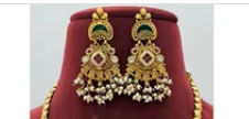 Ensemble collier long et boucles d'oreilles de créateur en laiton de qualité supérieure, finition or mat, pour mariage et soirée, pour femmes - Product Image 2