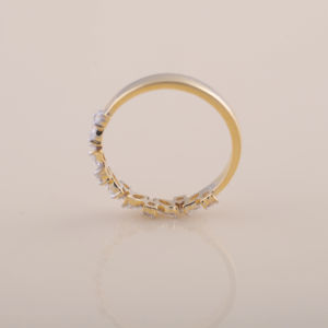 Bague demi-éternité avec diamants de laboratoire de forme marquise et ronde de 0,47 ct |   Bague de mariage en or blanc, jaune et rose 14 carats - Product Image 4