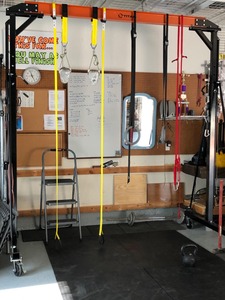 เครนแบบโครงเหล็ก, รับน้ำหนักได้ 1 ตัน, รอกยกของในโรงงาน รับน้ำหนักได้ 2,000 ปอนด์, ดีไซน์แบบพกพาพร้อมล้อล็อคได้, ปรับความสูงได้สูงสุด 12 ฟุต - Product Image 5