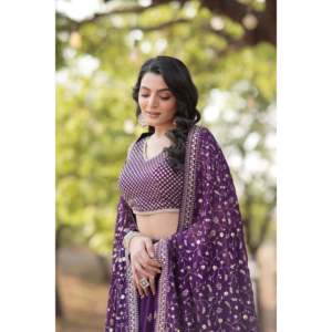 Faux vin étonnant qui fleurit avec des paillettes lourdes Lehenga Choli - Product Image 3
