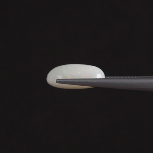 โอปอลสีขาว พลอยหลวม 4.14 กะรัต ธรรมชาติ รับรองโดย IGI รูปทรงวงรี คุณภาพสูง ขัดเงาด้วยมือ ผ่านการเคลือบด้วยแว็กซ์/น้ำมัน สำหรับทำเครื่องประดับ - Product Image 2