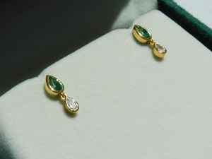 Boucles d'oreilles clous en argent sterling 925 plaqué or 14 carats avec émeraude véritable taille poire sertie à griffes, bijou pierre de naissance de mai, cadeau pour anniversaire ou fête - Product Image 2