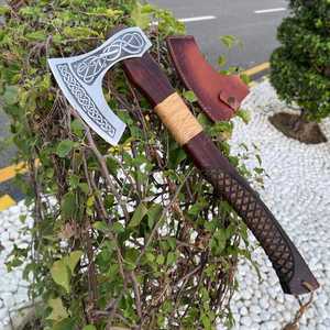 Hache viking artisanale personnalisée, fourreau en cuir de haute qualité, manche en bois de frêne, lame en acier inoxydable, service OEM - Product Image 1