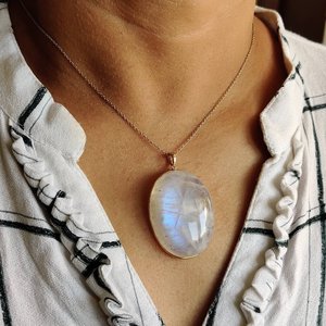Natural <b>Rainbow</b> Moonstone Oval Shape Gold Pendant 29x39mm Fine Gemstone Necklace Pendant For Women Elegant Jewelry Making Bulk - Product Image 3