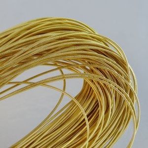 Broderie Zardosi en cuivre bleu turquoise fil rigide épingle de sécurité française attacher badge à coudre avec technique de placage fil Gimp - Product Image 1