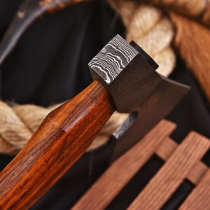 Hache de camping en acier de Damas, forgée à la main, avec tête gravée et manche en bois, pour activités de plein air et bushcraft, fournisseur OEM ODM - Product Image 6
