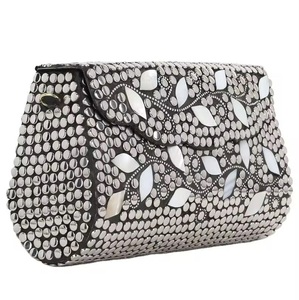 Bolso de Hombro de Lujo Hecho a Mano con Mosaico y Tachuelas de Latón, Bolso de Diseño para Mujer, Artesanía God Grace, Recuerdos de Boda Personalizables - Product Image 3