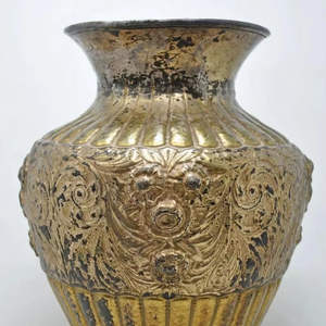 Jarrón Decorativo Antiguo de Latón con Diseño Floral Acrílico para Regalo o Decoración del Hogar, Artesanía en Metal - Product Image 1