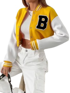 Chaqueta Corta Amarilla y Blanca Estilo Letterman para Mujer, Manga Larga, Cuello con Botones, Logotipo de la Letra B - Product Image 5