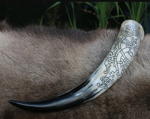 Cuerno de bebida vikingo indio hecho a mano un soporte de bebida único y duradero para entusiastas - Product Image 1