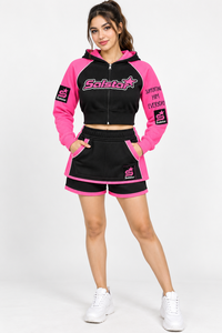 Conjunto Deportivo de 3 Piezas para Mujer, Sudadera con Capucha Corta Negra y Rosa, Falda y Pantalones Cortos, Ropa Deportiva Informal con Logotipo Personalizado - Product Image 3
