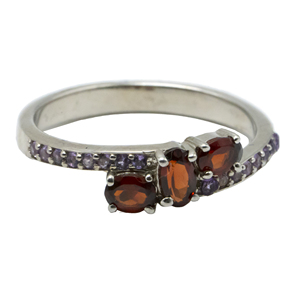 Anillo Brillante de Plata de Ley 925 con Baño de Rodio y Gema Roja con Banda de Circonita Cúbica Morada para Mujer - Product Image 2