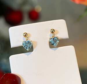 Boucles d'oreilles uniques et délicates en forme de cœur, aquamarine naturelle, fabrication artisanale, clous fins personnalisés, argent sterling 925, plaqué or 14 carats - Product Image 6