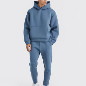 Ensemble de survêtement tendance pour homme, tenue athlétique, tissu durable, parfait pour la salle de sport, la remise en forme, la course à pied et les tenues décontractées - Product Image 1