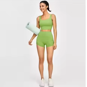 Ensemble de yoga pour femmes, haut court vert, short taille haute, 2 pièces, sans couture, en spandex et polyester, vêtements de sport, fabrication sur mesure par Twin City - Product Image 6