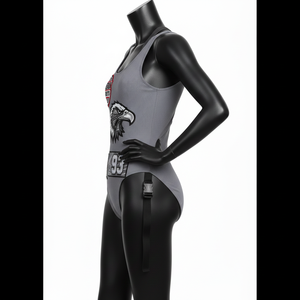 ชุดว่ายน้ำผู้หญิง ผ้าโพลีเอสเตอร์ผสมสแปนเด็กซ์ ยืดหยุ่นสูง 225 GSM สีเทาควันบุหรี่ สายรัดสีดำ พิมพ์ลายโลโก้บนแผง - Product Image 3