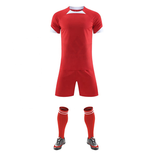 ชุดเสื้อฟุตบอลแบบกำหนดเอง พิมพ์ลายแบบ Sublimation ผ้าโพลีเอสเตอร์ 100% แขนสั้น คอกลม ระบายเหงื่อได้ดี ชุดยูนิฟอร์มฟุตบอลสำหรับผู้ใหญ่ - Product Image 5