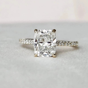 Anillo de Moissanita de Lujo con Corte Cojín Alargado de 3CT, Oro Amarillo de 14K, Halo Oculto, Puente Pavé, Media Eternidad Catedral - Product Image 1