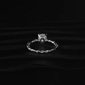 Nouvelle Collection Bague de Fiançailles Moderne en Diamant avec Bande Pavée Torsadée et Diamants Sertis, Clarté VVS-VS, Certifiée IGI, à Vendre - Product Image 5