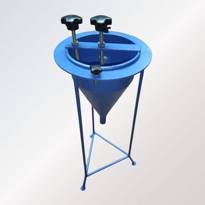 Appareil de test de fluidité et de temps de coulée du coulis de ciment avec cône de coulage et support - Product Image 3