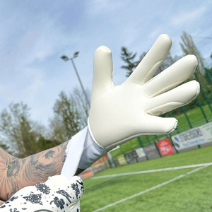 NUEVOS Guantes de Portero de Fútbol Profesionales de Cuero, Engrosados, Resistentes al Desgaste, Antideslizantes, con Cierre de Cordones y Protección para los Dedos - Product Image 4