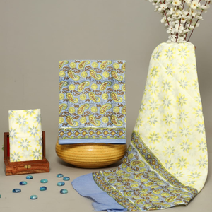 Traje Punjabi Blanco Profesional para Mujer |   Conjunto de Kurti y Pijama con Estampado Floral Indio y Borde Decorativo |   Vestido Sarong de Algodón Pro - Product Image 4