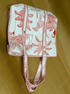Bolso Tote Acolchado Hecho a Mano con Estampado Rojo y Blanco, Motivo de Animales y Aves, Bolso de Hombro de Tela, Ligero, para Uso Diario y Compras - Product Image 4