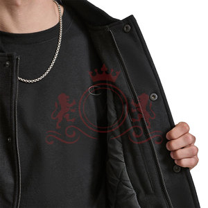 Chaqueta Letterman Negra de Estilo Fresco con Acabado Liso y Cuello Acanalado, Atuendo Moderno Casual de Streetwear - Product Image 6