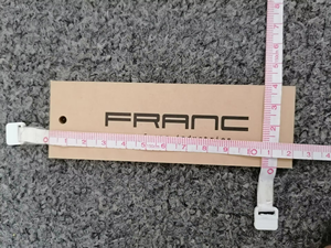Etiquetas colgantes de papel grueso personalizadas para ropa, bolsa de plástico con logotipo de marca propia, etiquetas colgantes personalizadas para prendas - Product Image 4