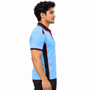 Polo contemporáneo para hombre con elegantes patrones de bloques de color, diseño de cuello refinado y estilo moderno. - Product Image 2