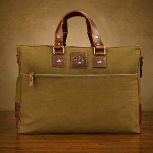 Sacoche pour ordinateur portable en toile classique, couleur verte, sac de bureau professionnel durable avec poignées en cuir et bandoulière - Product Image 1