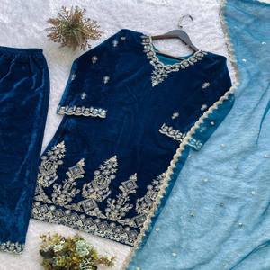 VASTRA COTTAGE Conjunto Étnico de Fiesta con Top de Terciopelo de Diseño con Cordones y Lentejuelas Bordadas, Pantalón Plazzo y Dupatta de Organza con Forro Interior de Microfibra - Product Image 4