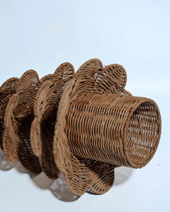 Escultura de Pino en Capas de Ratán, Decoración Sostenible de Fibra Natural para un Estilo Duradero Todo el Año - Product Image 6