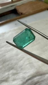 Émeraude naturelle zambienne de 4,93 carats, taille octogonale, pierre précieuse non montée |   Jai Narayan Gems - Pierre précieuse verte authentique, évaluée par un tiers, pour la joaillerie fine - Product Image 2