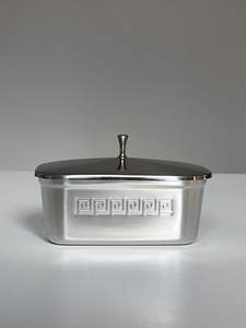 Beurrier élégant en acier inoxydable et cuivre poli pour une expérience culinaire de luxe, avec un matériau durable et une brillance raffinée - Product Image 3