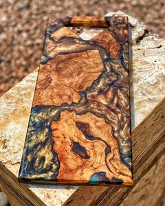 Planche à découper en bois naturel et résine époxy pour la préparation des aliments, planche à découper artisanale en bois et résine époxy pour cuisine moderne - Product Image 1