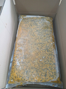 Pulpe de fruit de la passion congelée naturelle avec pépins, goût tropical et pépins de fruit de la passion de qualité supérieure, pulpe de fruit de la passion congelée de haute qualité - Product Image 2