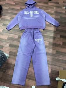 Ensemble survêtement personnalisé : Hoodie oversize et pantalon de survêtement coupe droite en molleton épais, rouge délavé vintage, avec logo imprimé en relief, style streetwear - Product Image 2