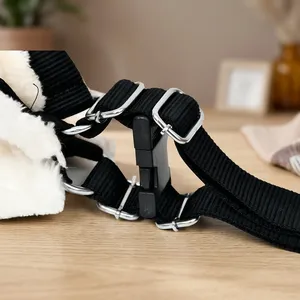 Proveedor de arneses de lujo para perros con piel sintética, exportador de accesorios para mascotas de tacto suave para cachorros y perros pequeños de Divine International - Product Image 6