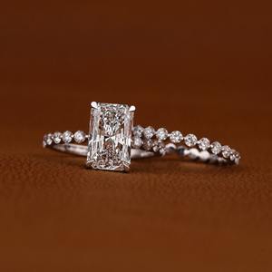 Anillo de Diamante Cultivado en Laboratorio de 2 Quilates, Corte Radiante, con Banda de Diamantes Solitarios, Certificado IGI, Moderno, Juego de Anillos de Boda de Oro Sólido de 14k - Product Image 1