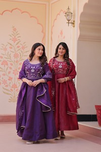 Vestido tradicional indio de tela dorada con bordado de cuentas para la temporada de bodas y fiestas para mujeres. - Product Image 2