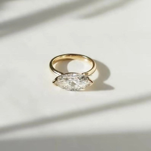 Anillo de Compromiso Solitario con Diamante Moissanite de Corte Marquesa de 2.50 CT, Plata de Ley 925, Anillo de Destaque con Punta en V, Regalos de Aniversario - Product Image 1