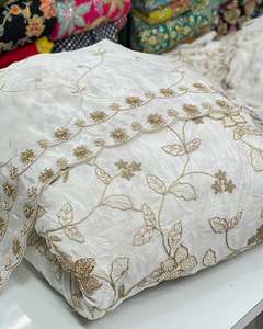 Tissu en soie brodé de perles très demandé pour foulards, châles et étoles de luxe, et pour la mode de créateurs, disponible à la vente - Product Image 1