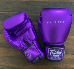นวมชกมวย Fairtex รุ่นใหม่ล่าสุด - หนังแท้สำหรับฝึกซ้อมและต่อยมวย - อุปกรณ์มวยไทยสีดำ ขนาด 10 ออนซ์ ถึง 18 ออนซ์ - Product Image 4