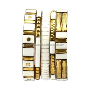 Ensemble de bracelets en résine et laiton de créateur, bijoux de mode haut de gamme pour filles et femmes, disponibles en différents modèles - Product Image 3