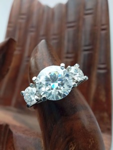 Bague de mariage solitaire de luxe en or blanc 14 carats avec diamant de laboratoire VVS 1 carat, couleur D, taille brillant, certifiée IGI, pour elle - Product Image 4