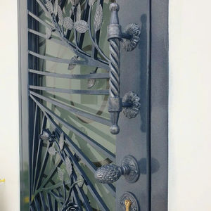 Poignée de porte décorative de luxe en fer forgé moderne faite à la main pour les portes d'entrée principales des hôtels et des villas - Product Image 1