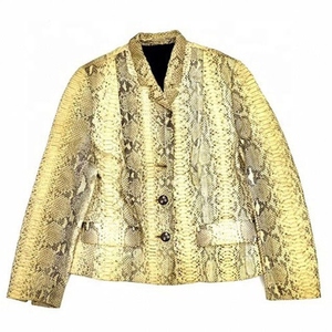 Chaqueta de Invierno de Cuero con Estampado de Serpiente para Hombre, Estilo Urbano Atrevido, para un Clima Frío y Difícil, con Comodidad y un Atractivo Urbano Distintivo - Product Image 5